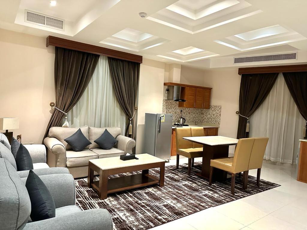 Sas Al Olaya Hotel Suites อัลโคห์บาร์ ภายนอก รูปภาพ
